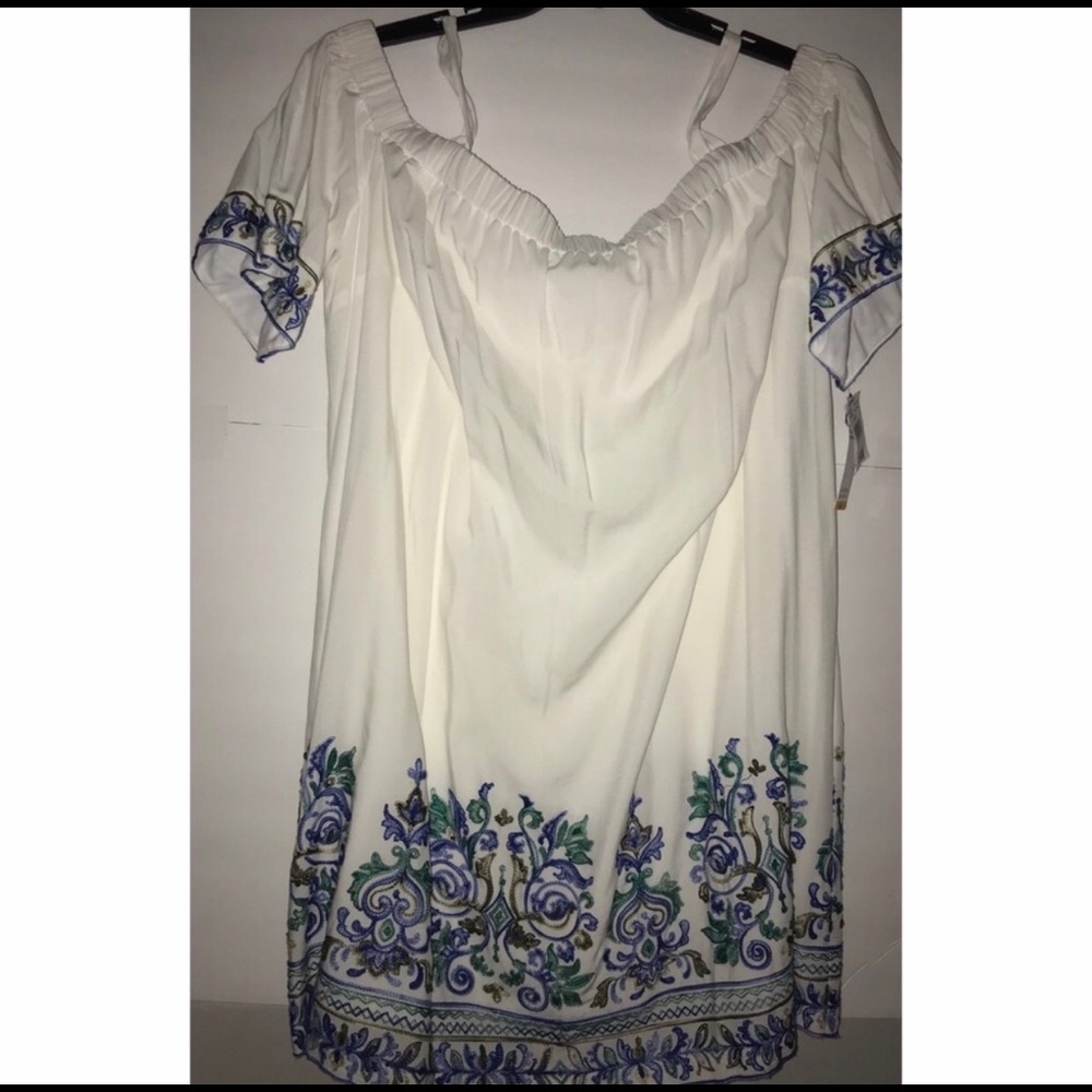 Really vibrant off shoulder dress 16W ex cond.